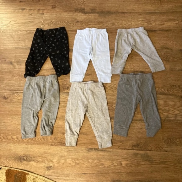 Six pairs of sweatpants 9-12 months - Picture 1 of 7